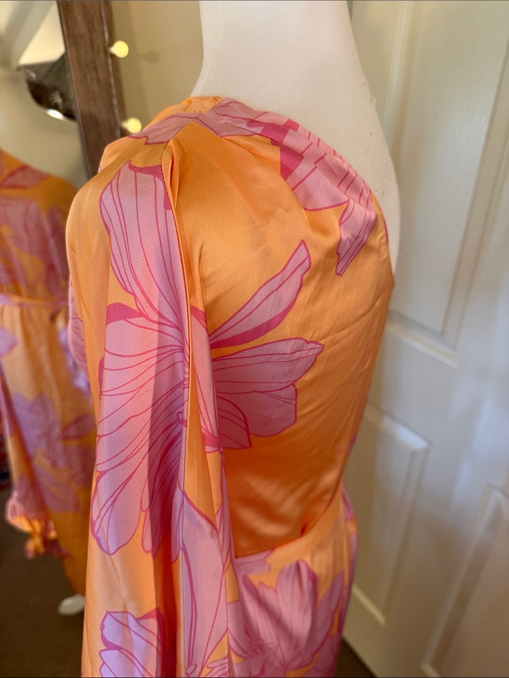 Hutch
Morgan One-Sleeve Tie-Waist Midi Dress - Picture 12 of 17